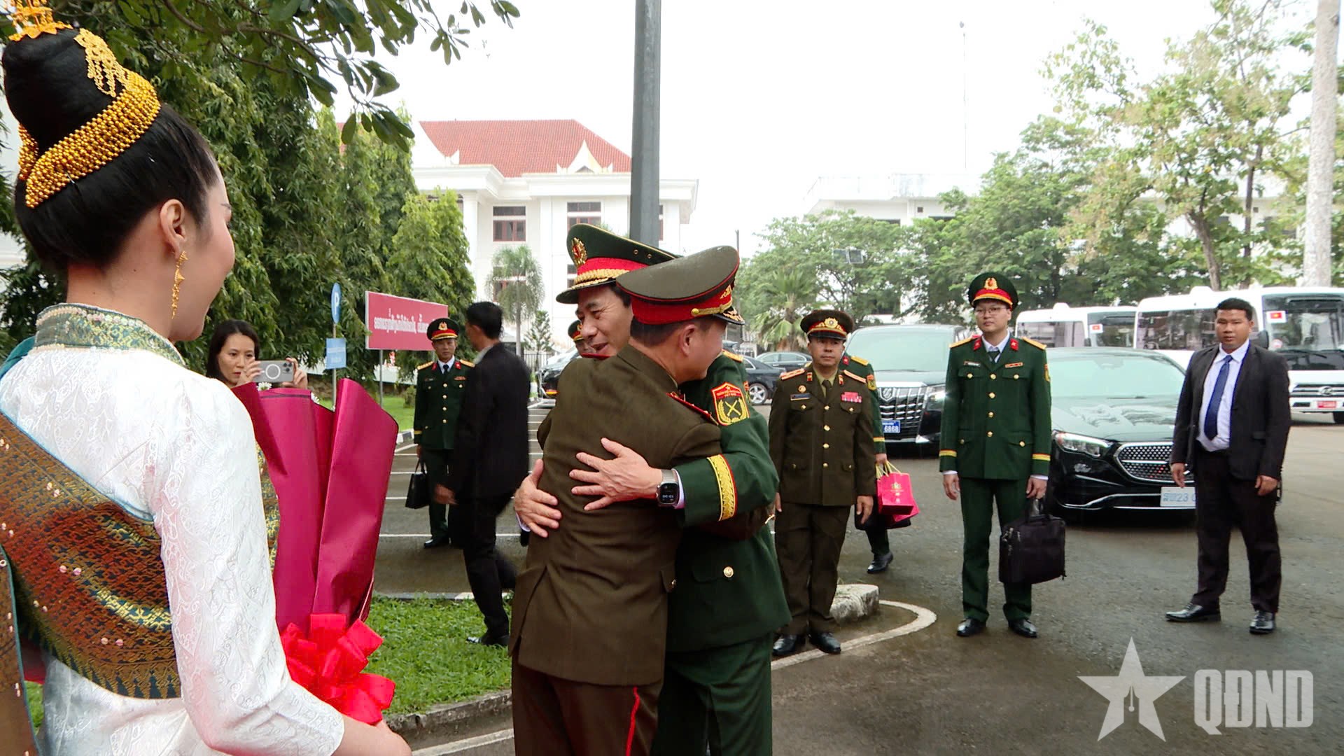 Đại tướng Phan Văn Giang hội đàm với Bộ trưởng Bộ Quốc phòng Lào