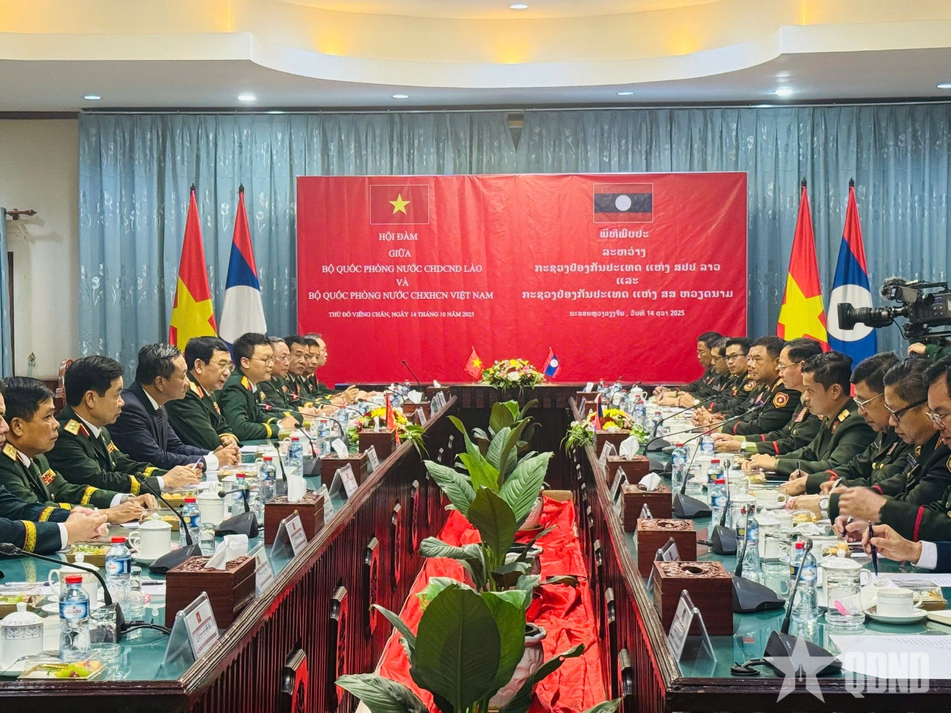 Đại tướng Phan Văn Giang hội đàm với Bộ trưởng Bộ Quốc phòng Lào