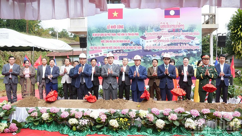 Việt Nam hỗ trợ Lào xây dựng Đài Phát thanh tỉnh Huaphan