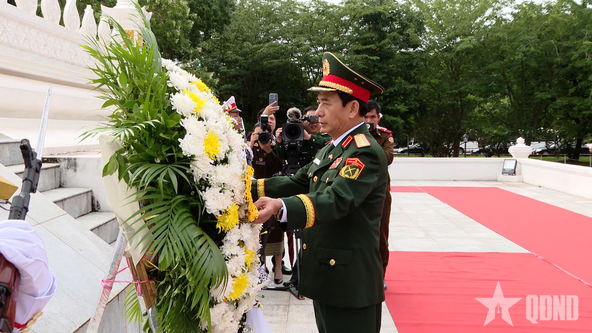 Đại tướng Phan Văn Giang hội đàm với Bộ trưởng Bộ Quốc phòng Lào