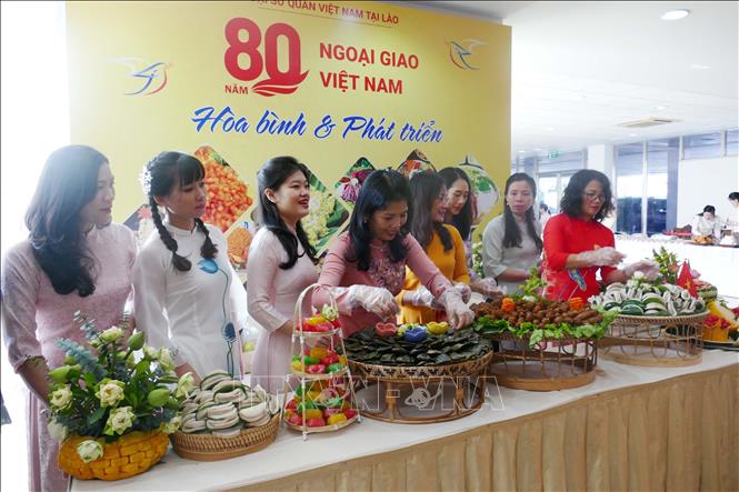 Đại sứ quán Việt Nam tạo dấu ấn tại Tiệc trà 2025 ở Viêng Chăn