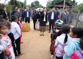 Phó Chủ tịch nước Lào thăm và làm việc tại tỉnh Huaphan