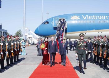 Tổng Bí thư Tô Lâm và Phu nhân đến Thủ đô Viêng Chăn bắt đầu thăm cấp Nhà nước tới Lào