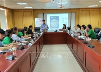 Trao đổi kinh nghiệm, nâng cao kỹ năng thông tin về môi trường cho nhà báo Lào