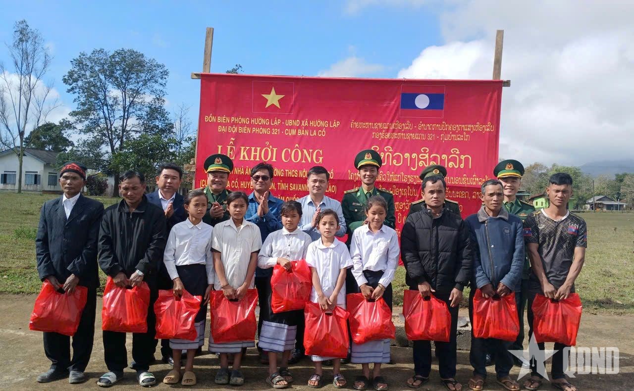 Xây dựng công trình "Nghĩa tình nơi biên giới Việt Nam - Lào"