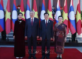 Lễ đón trọng thể Tổng Bí thư Tô Lâm và Phu nhân tại thủ đô Viêng Chăn