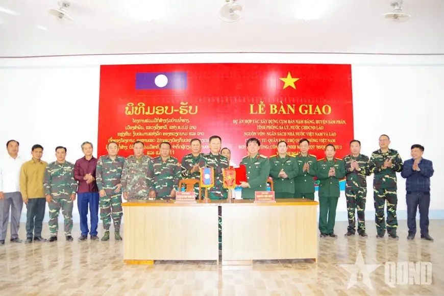 Quân khu 2 bàn giao cụm công trình hợp tác tại tỉnh Phongsaly