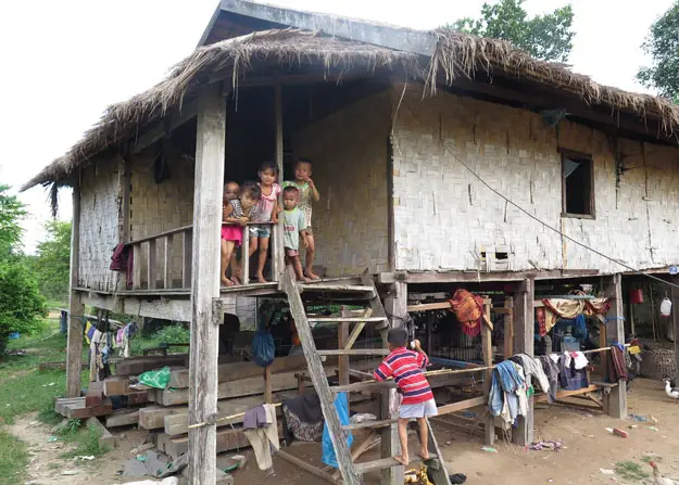 Attapeu đặt mục tiêu đến năm 2030 hỗ trợ hơn 3.800 hộ gia đình vươn lên thoát nghèo