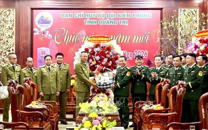 Đoàn công tác Lào thăm, chúc Tết Bộ đội Biên phòng tỉnh Quảng Trị
