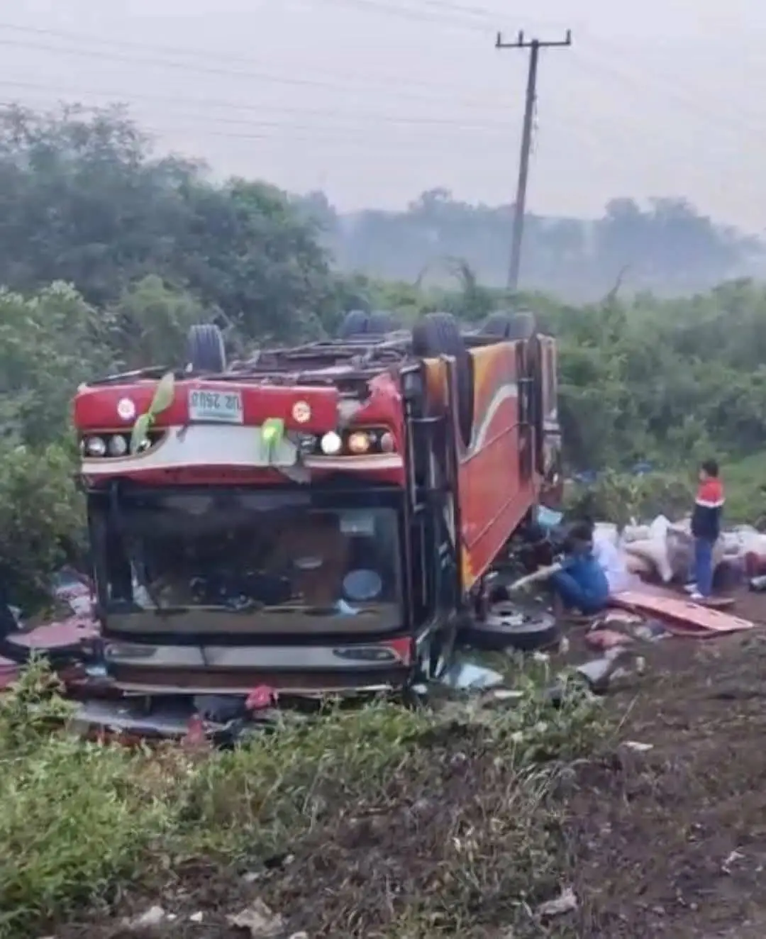 Lật xe khách tuyến Pakse – Viêng Chăn tại Borikhamxay, 35 người bị thương