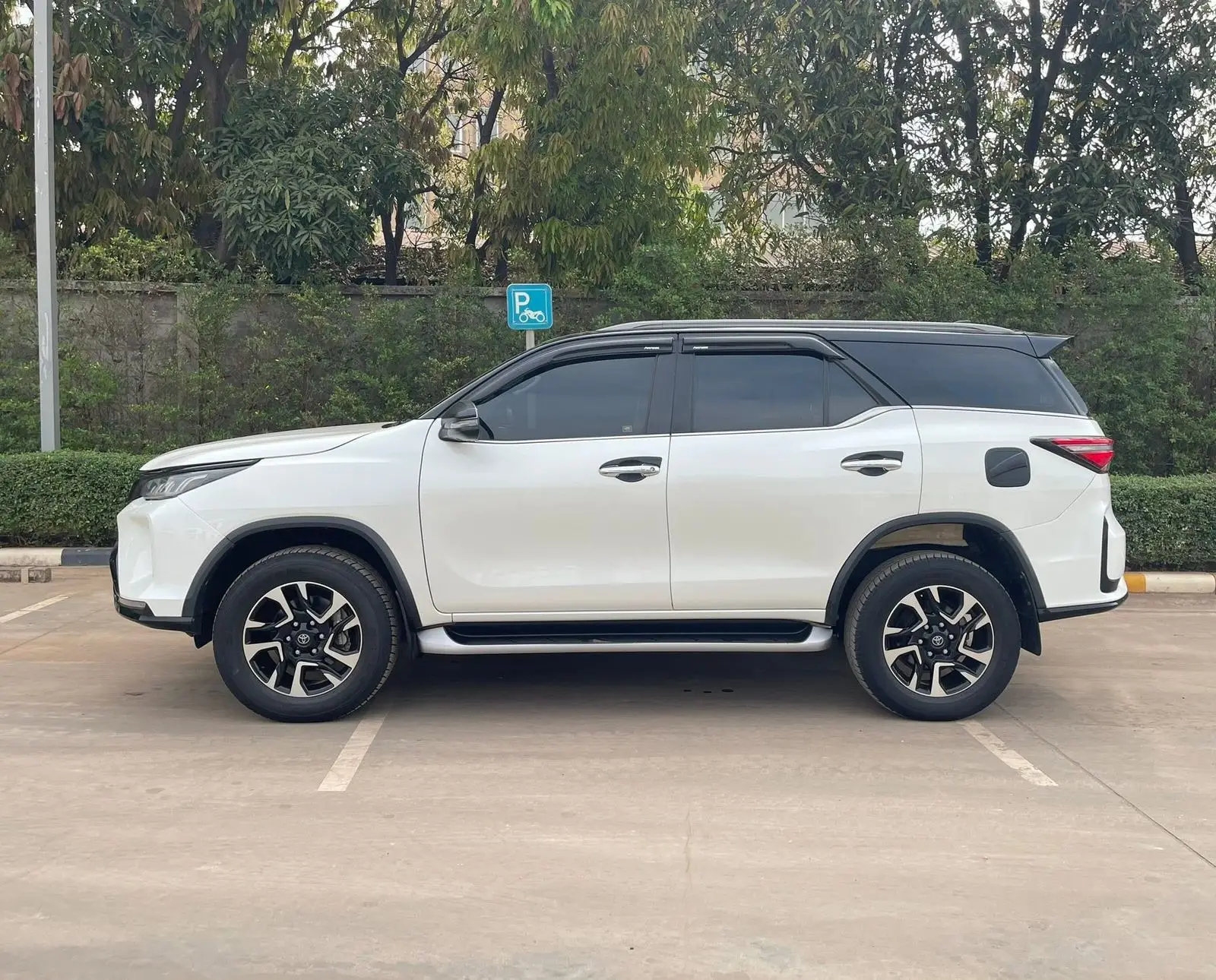 Bán xe: TOYOTA FORTUNER (Đời 2021)