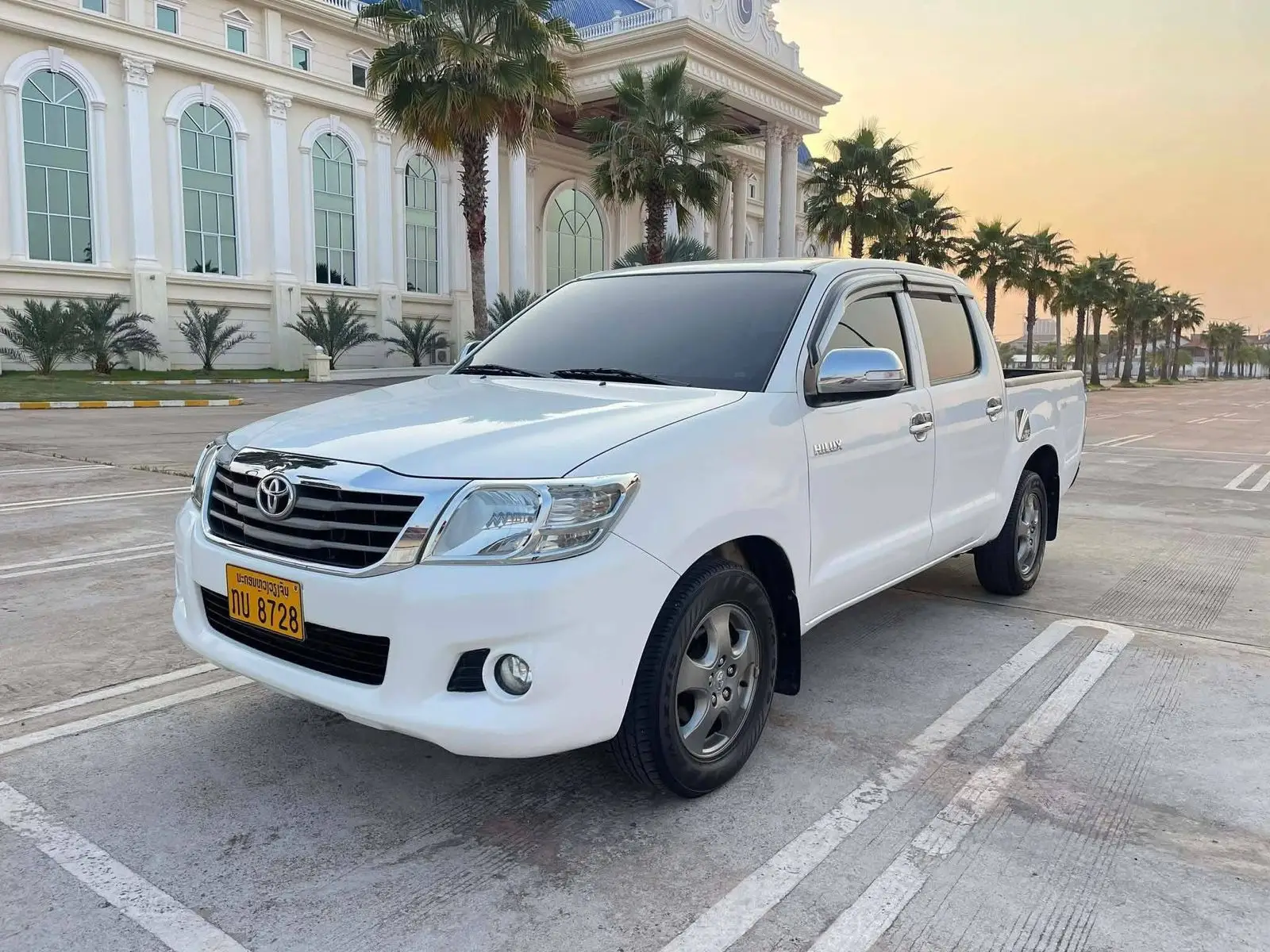Bán xe: Toyota Hilux Vigo (Đời 2015).