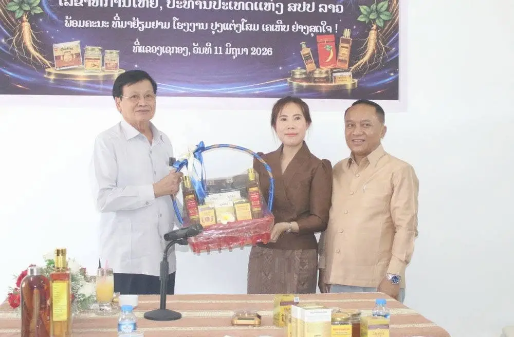 Tổng Bí thư, Chủ tịch nước Lào thăm Nhà máy chế biến Sâm tại tỉnh Sekong