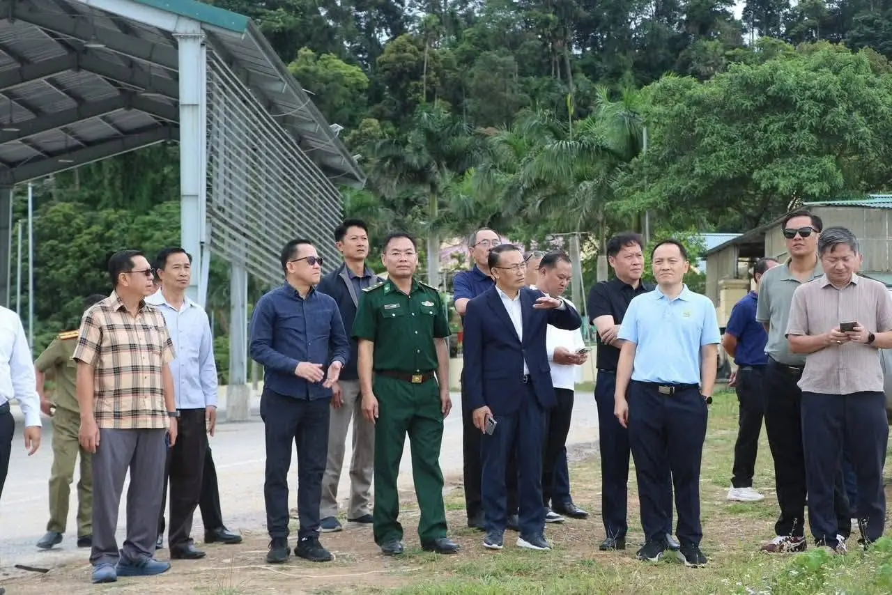 Bộ trưởng Công nghệ và Truyền thông Lào khảo sát các dự án trọng điểm tại Bolikhamxay