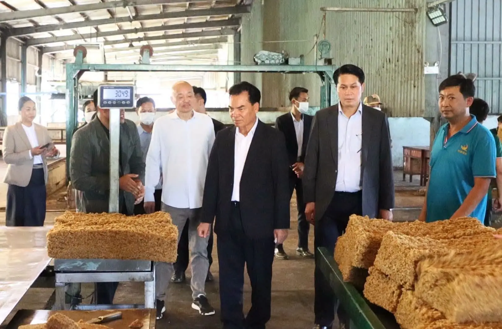Lãnh đạo cấp cao Lào khảo sát nhà máy cao su Trung Quốc tại Oudomxay