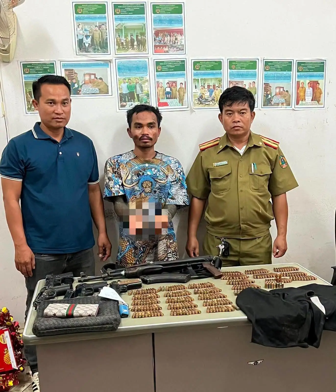 Savannakhet bắt nghi phạm cướp tiệm vàng, thu nhiều vũ khí quân dụng