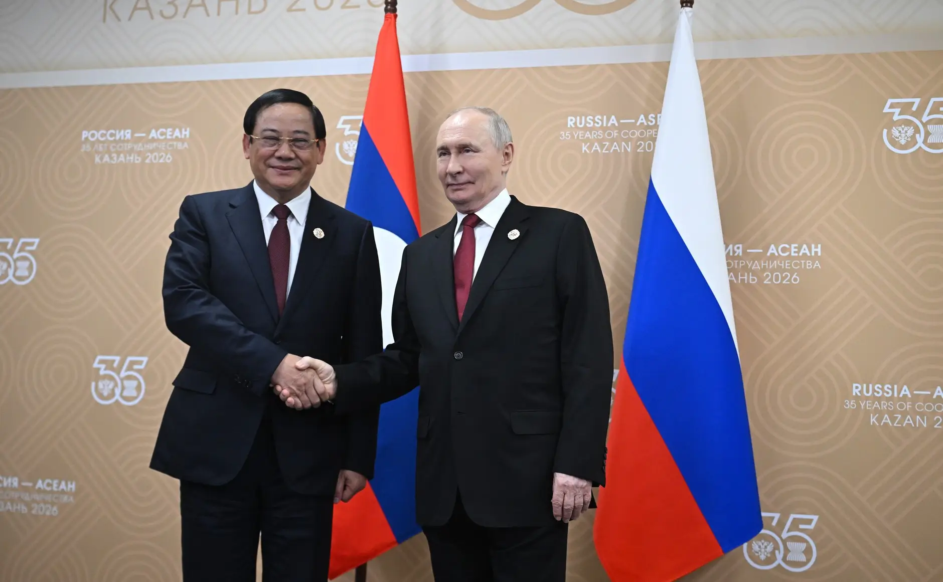 Thủ tướng Lào Sonexay Siphandone hội đàm với Tổng thống Nga Vladimir Putin tại Kazan