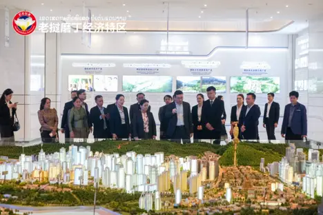 Phó Chủ tịch nước Viengthong Siphandone thị sát Đặc khu Kinh tế Boten