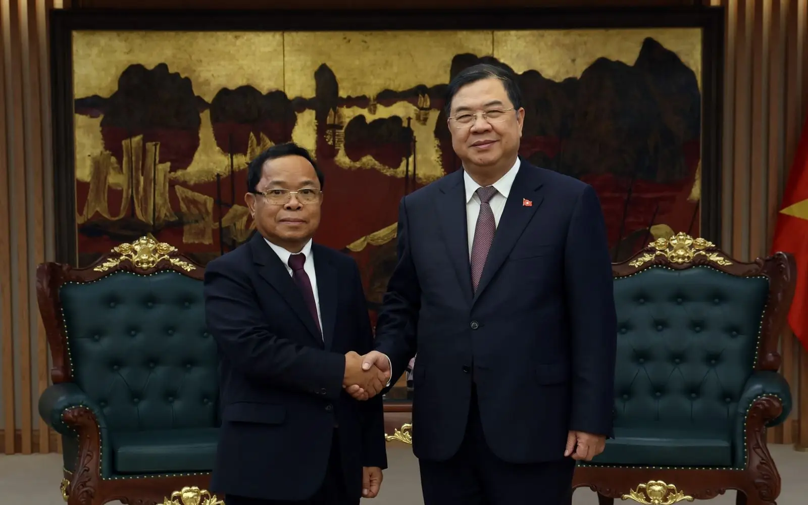 Phó Thủ tướng Thường trực Phạm Gia Túc tiếp Phó Thủ tướng, Bộ trưởng Bộ Tư pháp Lào