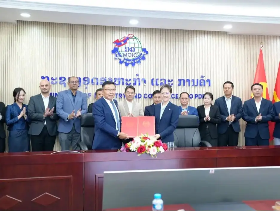 Bộ Công Thương Lào hợp tác doanh nghiệp siết chặt nhập khẩu xe xăng, hướng tới mục tiêu 30% xe điện vào năm 2030