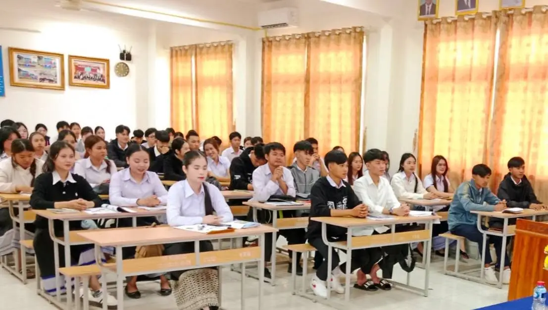 Lào cấp 2.200 suất học bổng toàn phần cho sinh viên sư phạm