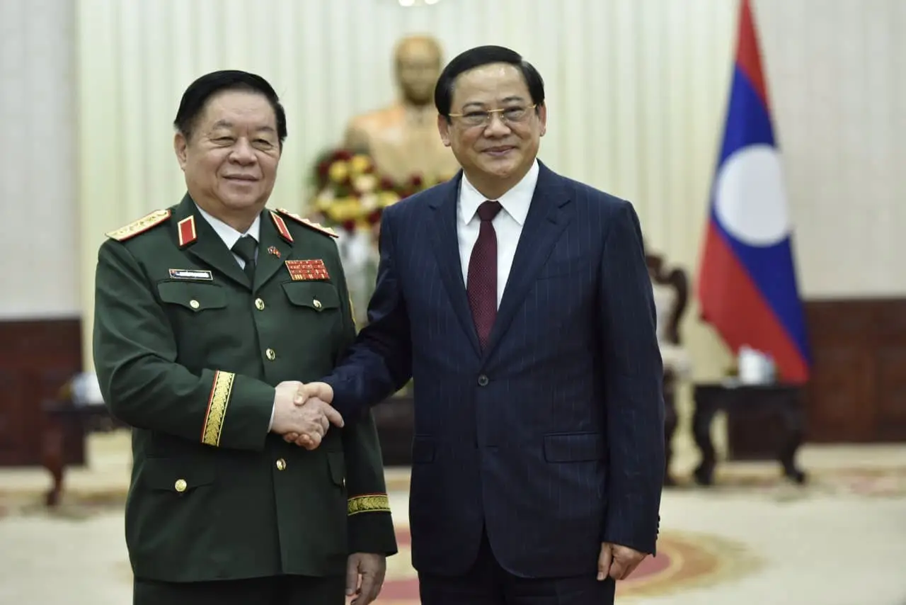 Thủ tướng Sonexay Siphandone tiếp Đại tướng Nguyễn Trọng Nghĩa