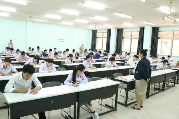 Gần 7.900 thí sinh dự tuyển vào Đại học Quốc gia Lào
