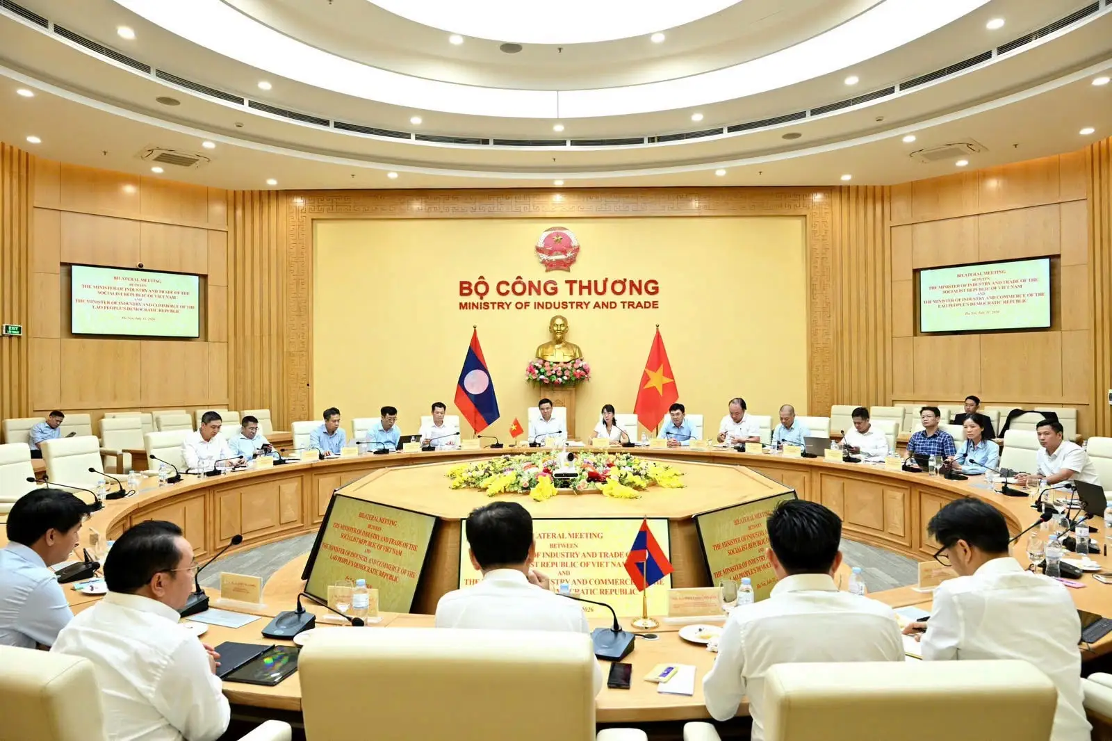 Lào – Việt Nam hướng tới mục tiêu 4 tỷ USD kim ngạch thương mại trong năm 2026