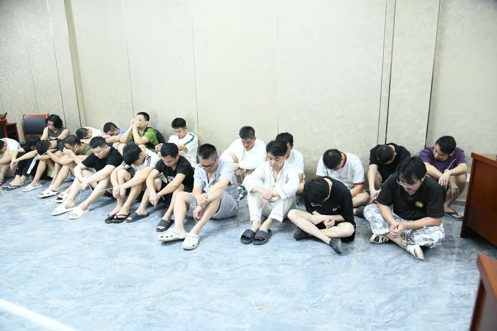 Lào triệt phá 2 điểm lừa đảo trực tuyến, tạm giữ 68 người