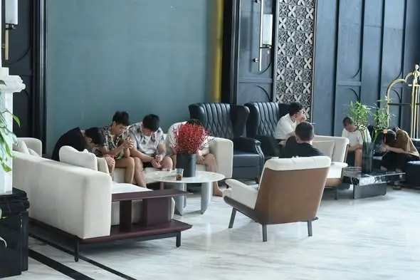 Bộ Công an Lào triệt phá 4 điểm hoạt động liên quan lừa đảo, bắt giữ 30 người