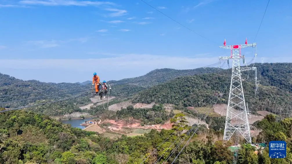 Điện từ Lào lần đầu tới Vùng Vịnh Lớn qua đường dây 500 kV