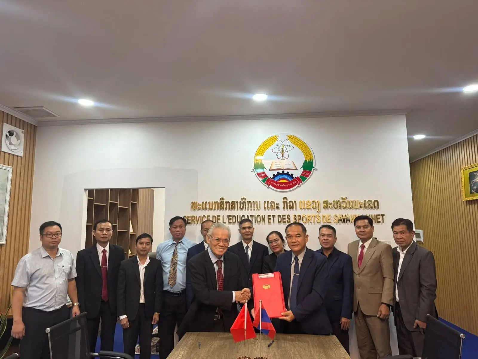 Savannakhet và Trường đại học Kinh doanh và Công nghệ Hà Nội ký kết hợp tác đào tạo nguồn nhân lực