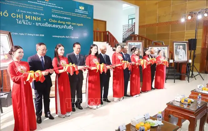 Triển lãm ‘Hồ Chí Minh – Chân dung một con người’ tại Lào