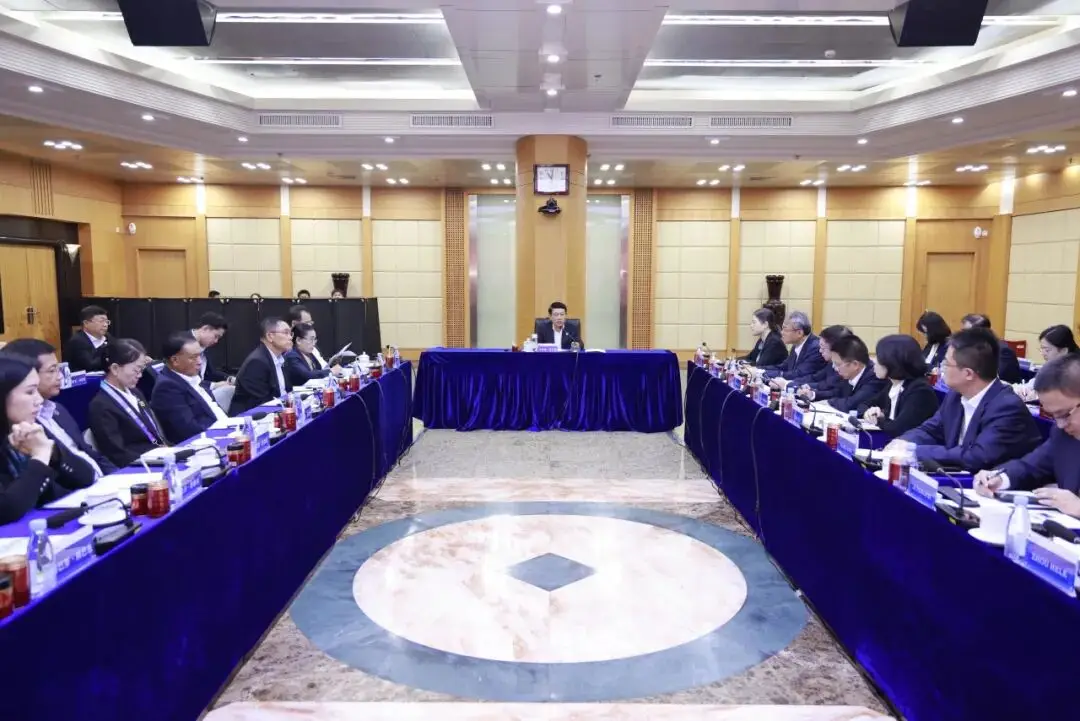 Phó Thủ tướng Lào khảo sát Tập đoàn Đầu tư Quảng Tây