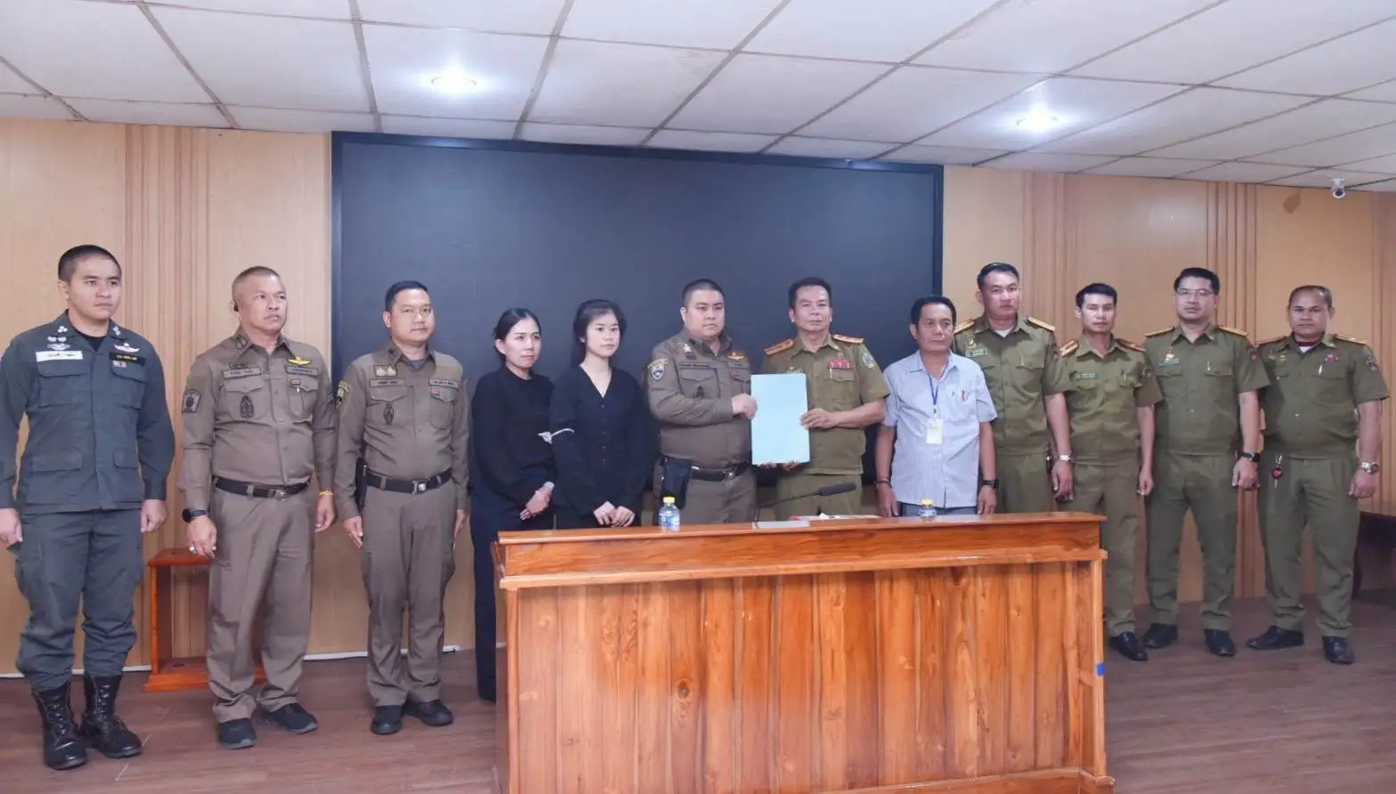 Lào bàn giao 34 nghi phạm lừa đảo trực tuyến cho Thái Lan