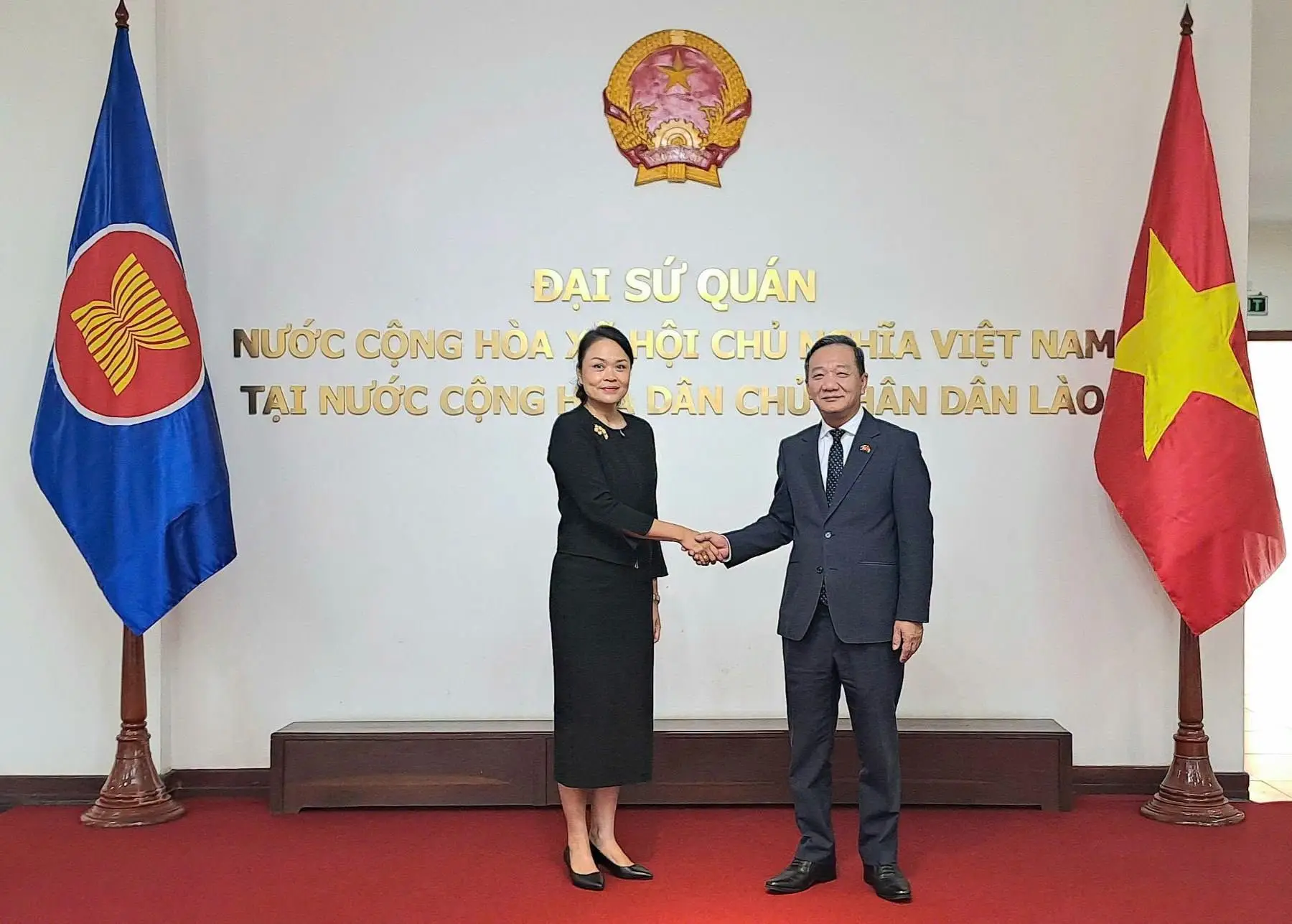 Đại sứ Nguyễn Minh Tâm tiếp Đại sứ Malaysia tại Lào