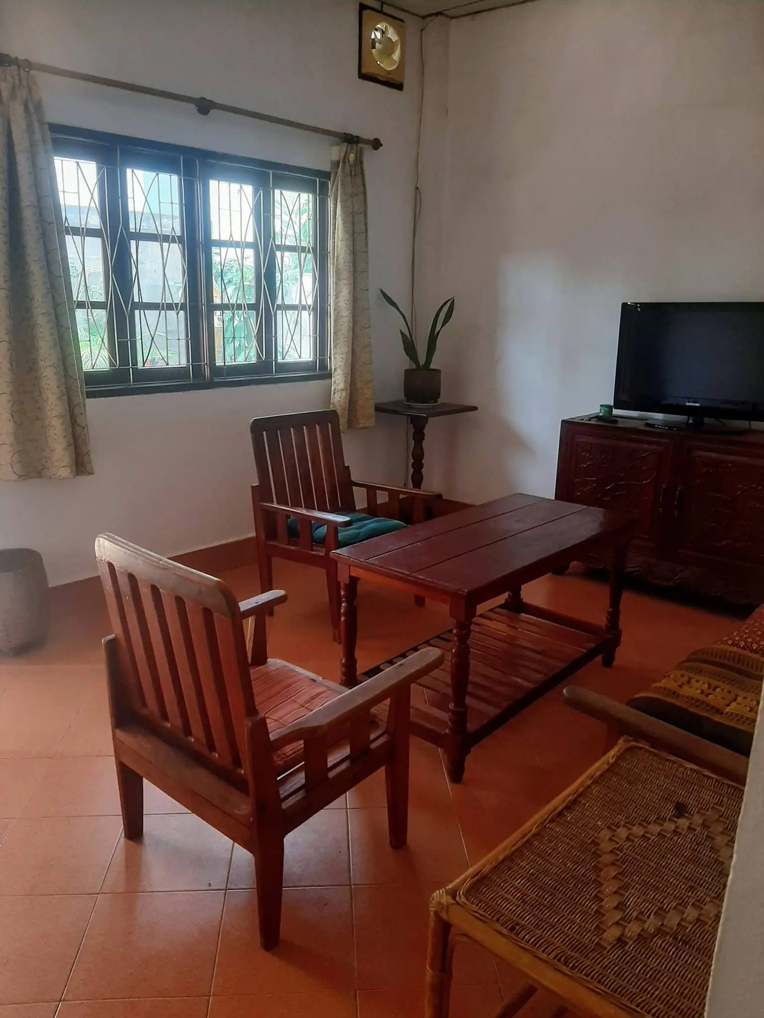Cho thuê nhà: Bản Dongnasok, quận Sikhotthabong, Thủ đô Viêng Chăn