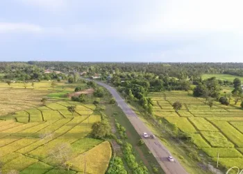 Lào chuẩn bị nâng cấp 75 km Quốc lộ 13 Nam, thu phí xe tải từ 12 tấn