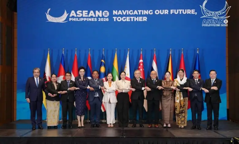 Lào bàn hợp tác kinh tế ASEAN và ký thỏa thuận đầu tư với Hong Kong, Trung Quốc