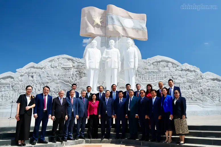 Phó Thủ tướng Thường trực Phạm Gia Túc thăm các công trình, dự án hợp tác hữu nghị Việt Nam – Lào