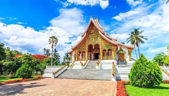 Luang Prabang tăng trưởng 3,9%, dịch vụ và đường sắt tạo động lực