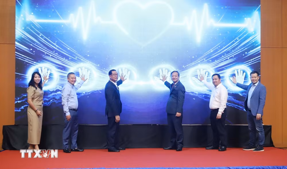 Thúc đẩy hợp tác y tế Việt Nam-Lào qua chuyển giao kỹ thuật điện quang can thiệp