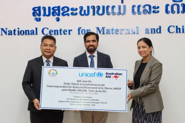 Australia hỗ trợ hơn 100.000 liều vaccine cho Lào