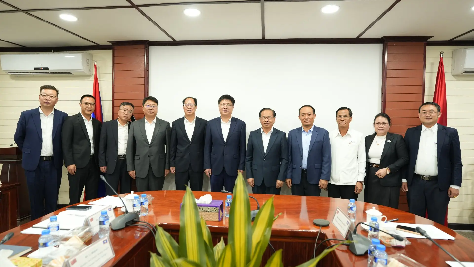Lào – Trung Quốc đánh giá tiến độ khảo sát muối kali tại 33 khu vực