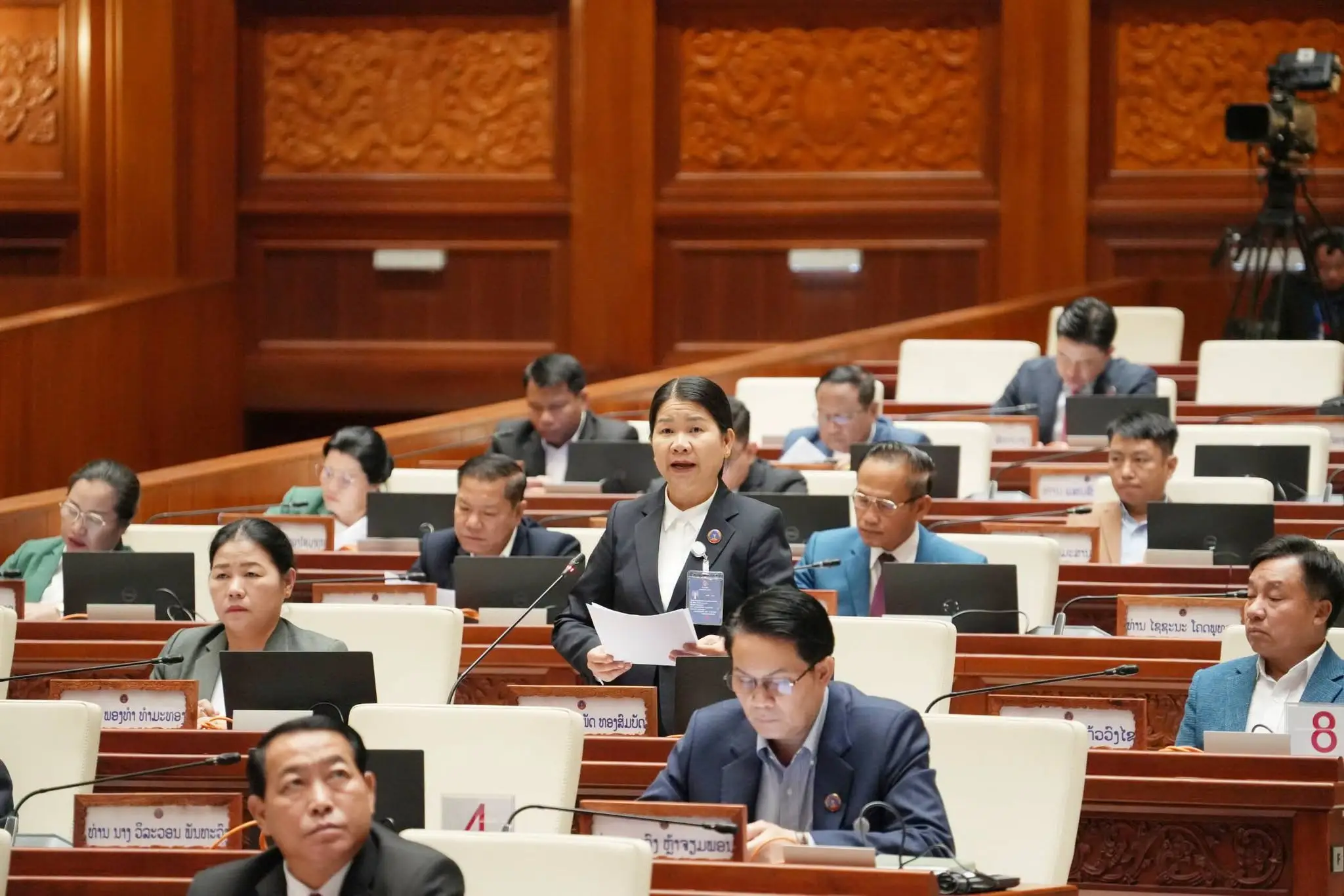 Đại biểu Quốc hội Lào đề nghị cân nhắc dừng phê duyệt mới dự án khảo sát, thăm dò đất hiếm