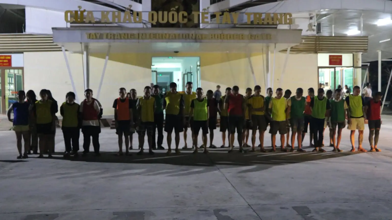 Lào bàn giao 30 công dân Việt Nam liên quan vụ lừa đảo qua viễn thông