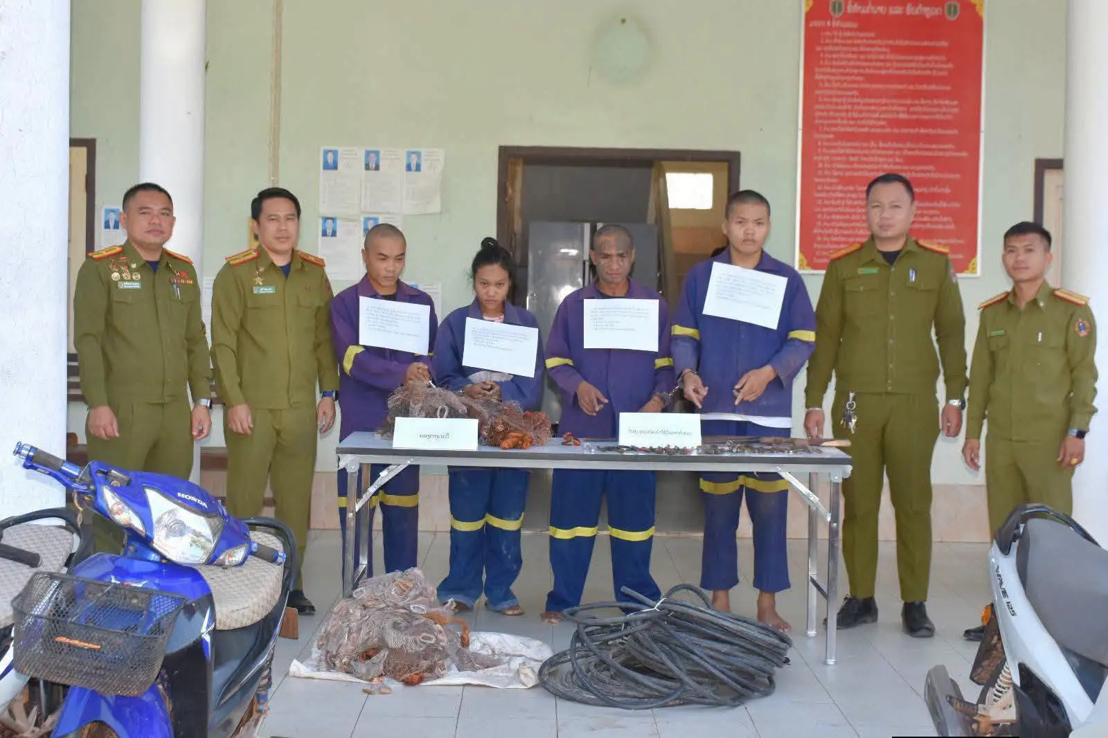 Savannakhet bắt 6 nghi phạm trộm dây điện, tạm giữ 2 người Việt Nam