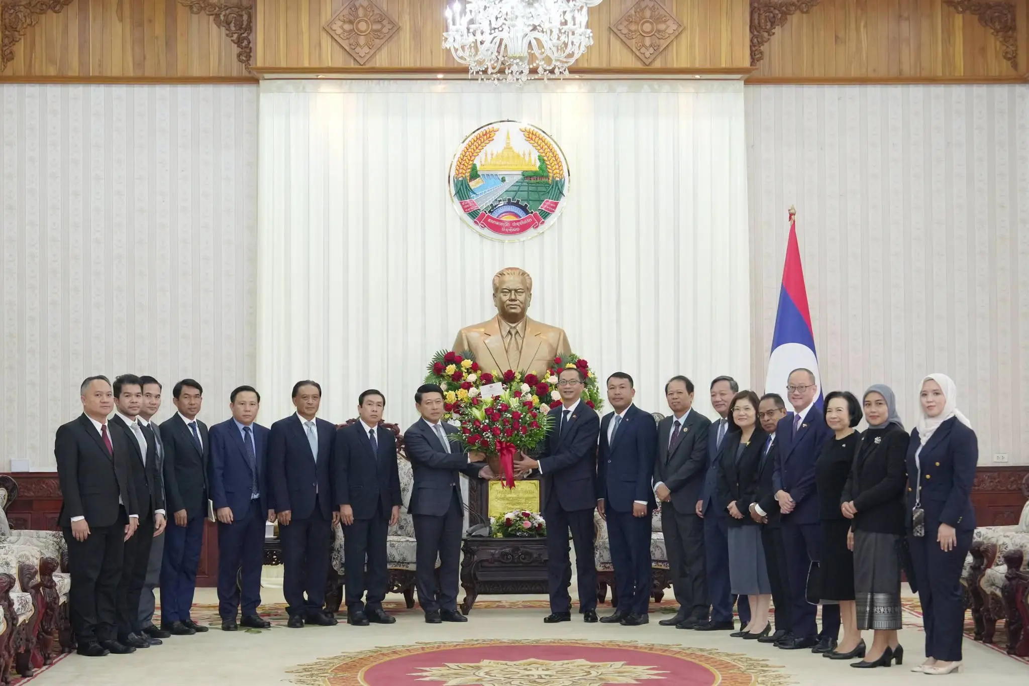 Thủ tướng Lào Saleumxay Kommasith tiếp các Đại sứ ASEAN