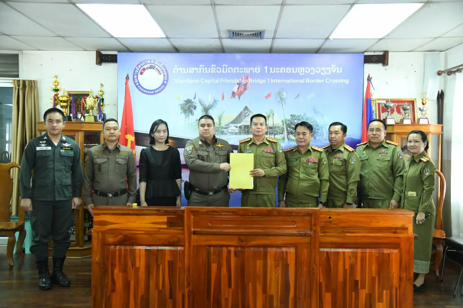 Lào bàn giao 33 công dân Thái Lan liên quan tội phạm mạng, lừa đảo trực tuyến