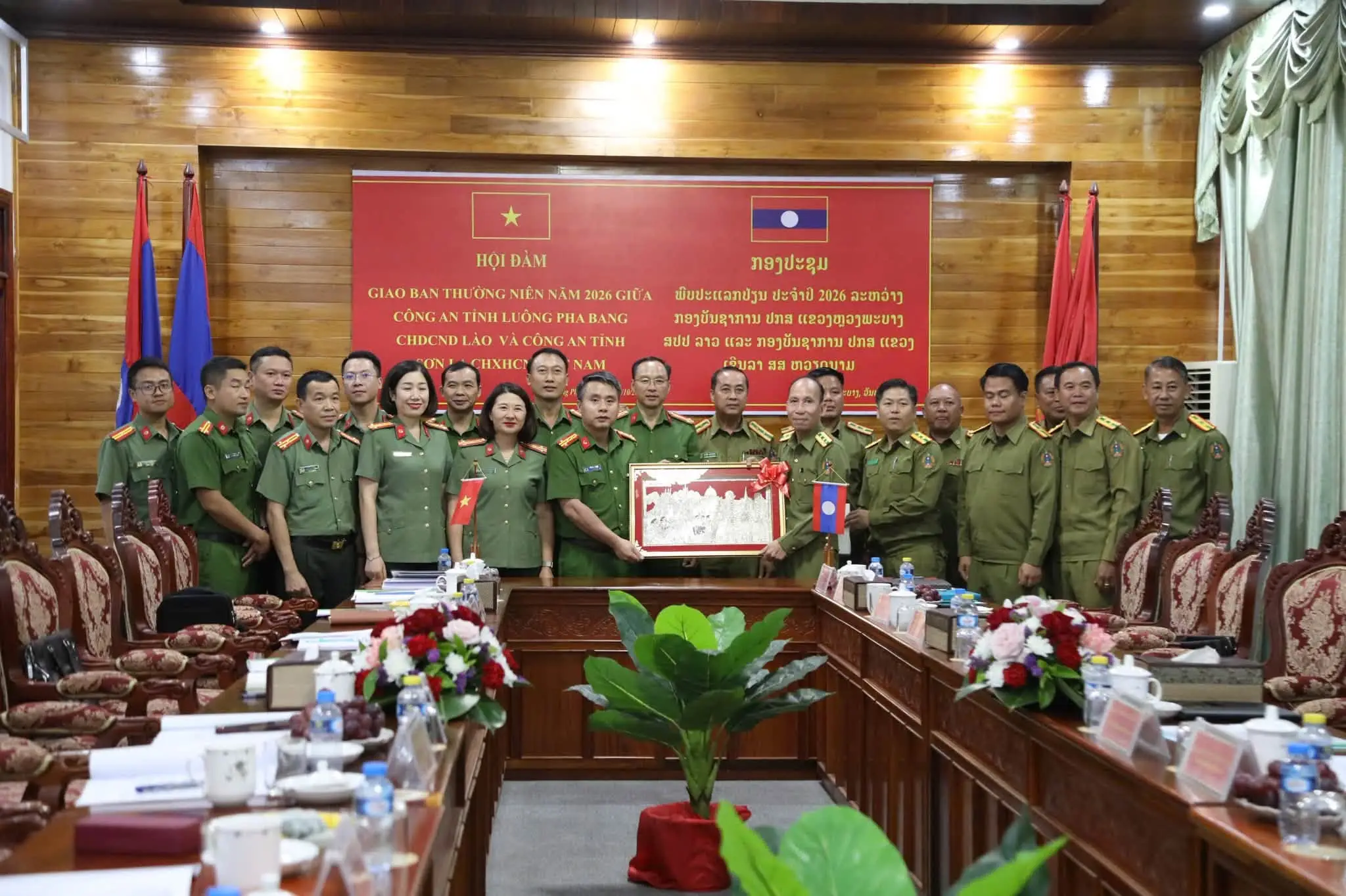 Công an tỉnh Sơn La và Công an tỉnh Luông Pha Bang hội đàm thường niên năm 2026